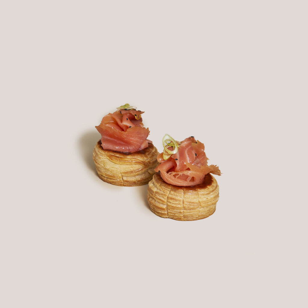 "Vol-au-vent" de formatge fresc i salmó