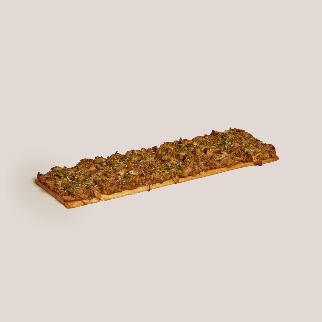 Coca de ceps i botifarra