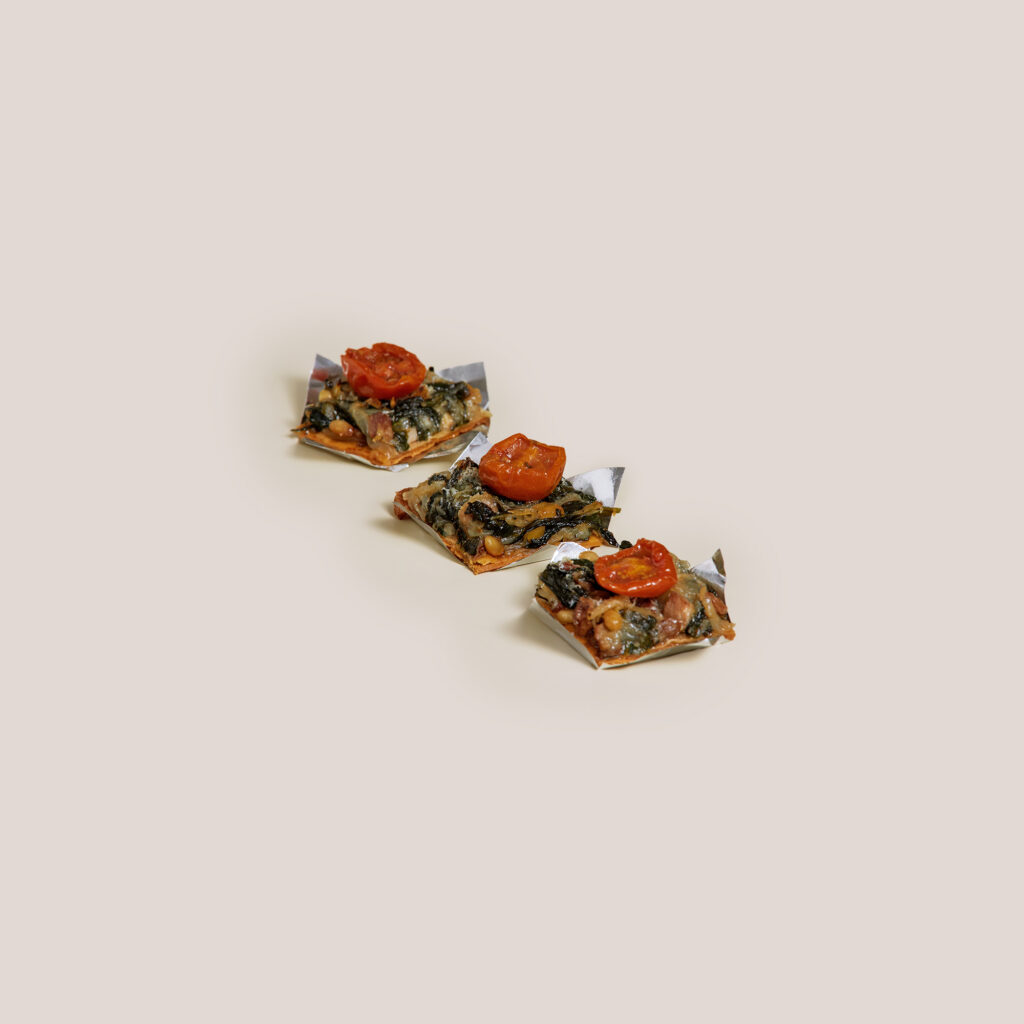 Coca d'espinacs mini